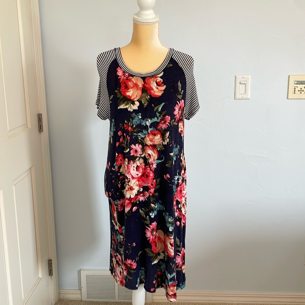 Small T-Shirt Summer Dress with Floral Pattern on Navy NWOT